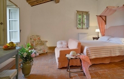 013-Double-Bedroom-Montecucco.jpg
