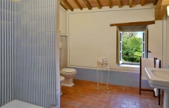 016-Bathroom-2-Montecucco.jpg