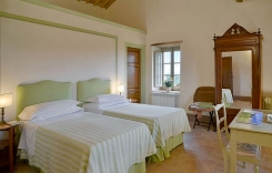 017-Twin-bedroom-2-Montecucco.jpg