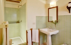 018-Bathroom-3-Montecucco.jpg