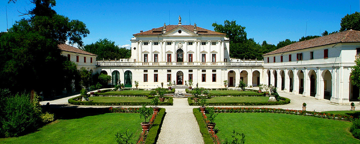 Nobles Gästequartier in einer Villa im palladianischen Stil des 16. Jahrhunderts