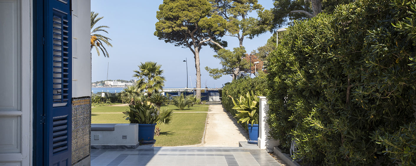 Jugendstilvilla in einer Kleinstadt, die für seinen weißen Sandstrand bekannt ist - ideal zum Schwimmen, Sonnenbaden und für Wassersport