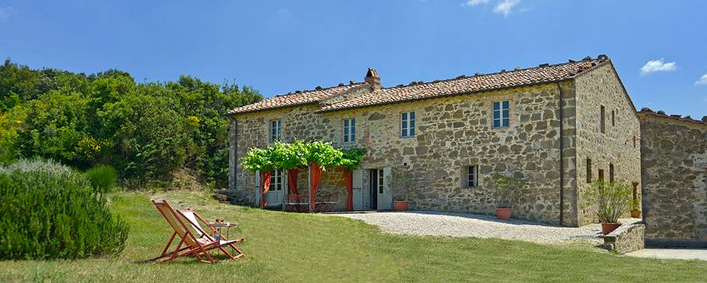 Toskanisches Bauernhaus mit Pool und Blick auf die Montalcino Weinberge